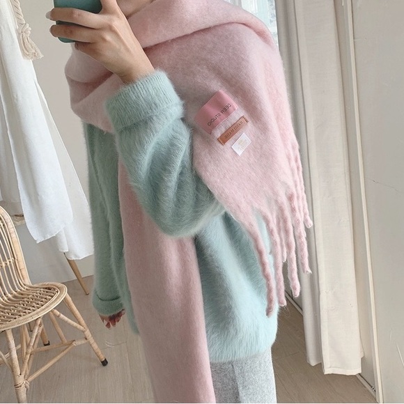 Mohair-blend Sakura Pink Scarf - Picture 2 of 5